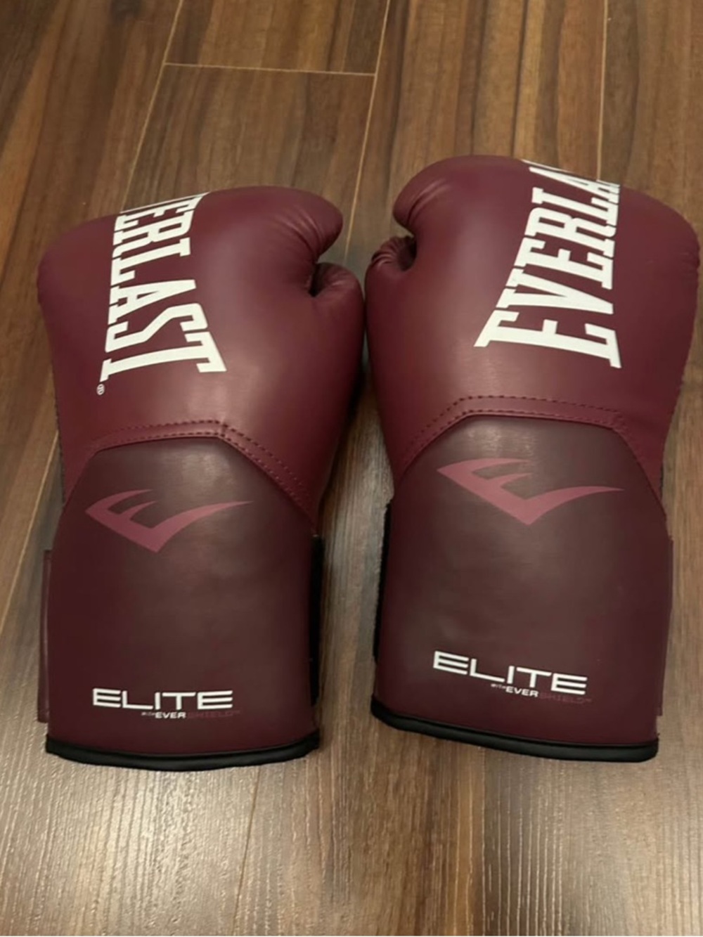 Everlast Elite 12 oz Boxing Gloves in Burgundy